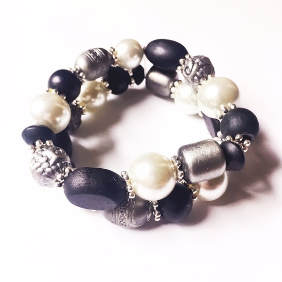 Jewelry - Black and Silver Beaded Stretch Bracelet